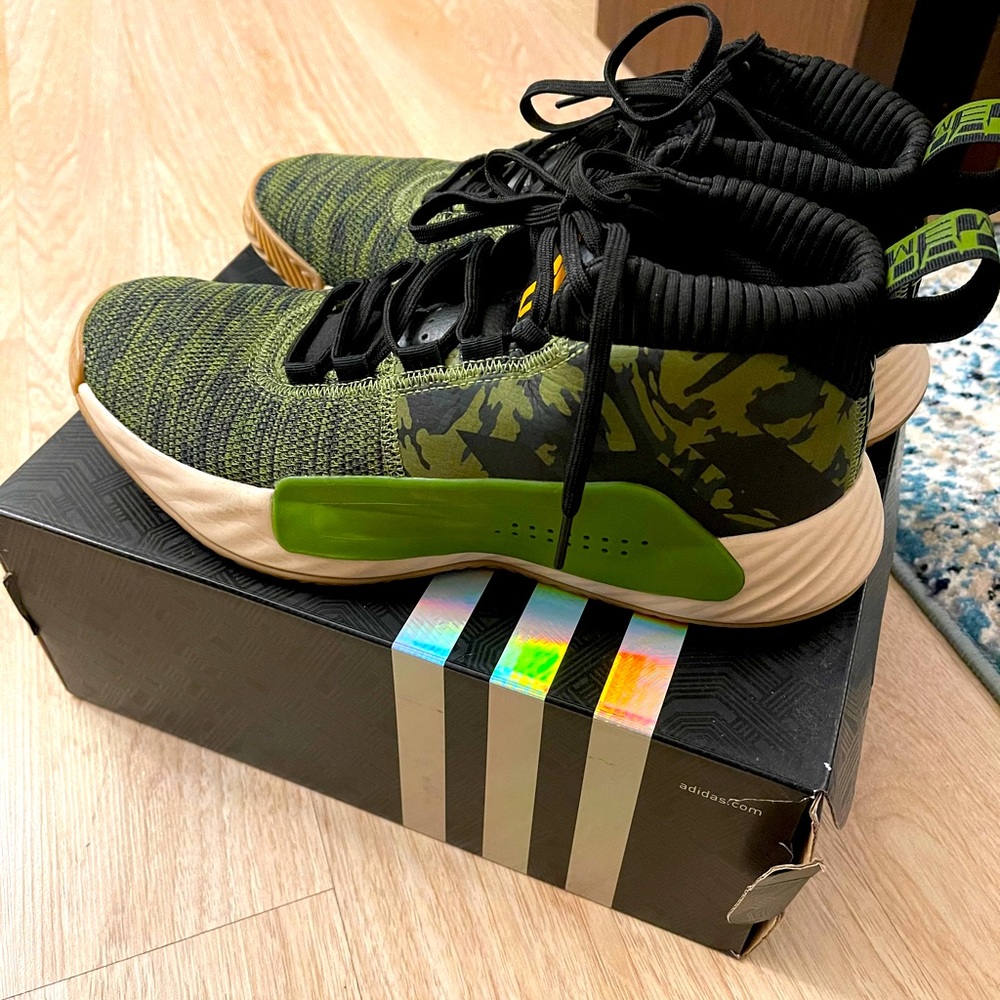 Dame 5 9.5 Men shoes
